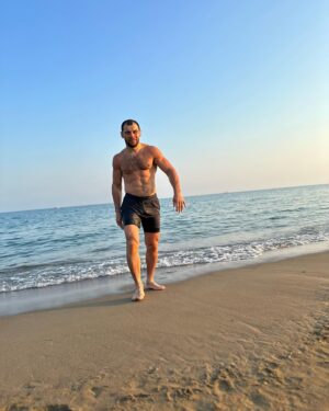 Anatoly Tokov Instagram - Пошёл на пляж . Назад не ждите 🏝️🏖️

🤜🏻🤛🏻

#море#пляж#отдых#fedorteam#bellatormma#nord_desant#mmarussia#russia#mmafighter#mmatraining#старыйоскол#тобольск#mmauniform#thelastemperor#BcexBыиграю#😤👊💪😎