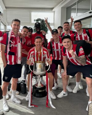 Ander Herrera Instagram - Hoy va de 🏆, 
What a journey so far!
⚽️❤️
#TBT