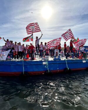 Ander Herrera Instagram - Inolvidable 
Unforgettable 
Inoubliable 
🏆 🚢 🔴⚪️