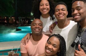Anderson Silva Instagram - Saudades! Amo vocês, minha turminha do barulho, bad boys! @kaorysilva_ @_kauanasilva_  @gabrielsilvaboxing  @kalylsilva  @joaovittorsilva6