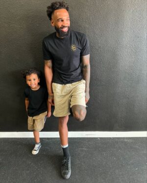 Andre Ewell Instagram - Father and son 😁 #Ewells

Show love and join the family by Purchasing a #Daii ☀️ shirt from @millionsdotco 🙏🏽