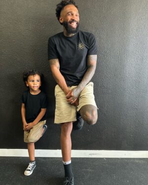 Andre Ewell Instagram - Father and son 😁 #Ewells

Show love and join the family by Purchasing a #Daii ☀️ shirt from @millionsdotco 🙏🏽