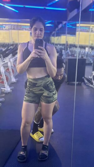 Andre Ewell Instagram - One rep at a time. Muscles and memories being built as i’m on her ass in and out of the gym? 😍