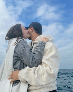 André Luiz Frambach Instagram - 2 anos namorando 
1 ano e 6 meses noivos
7 meses casados 
A vida toda e além, com vc 💘
