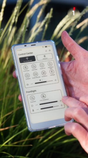 André Pilli Instagram - Você jamais viu algo parecido com esse Android. 

Você tem todos os apps da Google Play Store disponíveis. O display de E-ink usa um sistema diferente do Kindle, muito mais responsivo que se adapta ao aplicativo que você está usando. 

A bateria dura semanas, e você pode controlar o brilho e temperatura de cor do display. Mas o que mais gosto é o formato que cabe no bolso. 

Dito isso, se a Amazon lançasse um Kindle parecido com o Boox Palma, acho que eu não ia pensar duas vezes. Você acha que vale a pena?