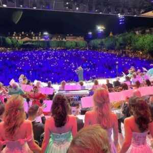 André Rieu Instagram - Concert number 11 of 12 tonight! What a joy it’s been! 🎉 Tour dates: www.andrerieu.com/tour (link in bio)

#music #classicalmusic #violin #andrerieu #rieu #concert #livemusic #orchestra #violinist #viola #violin🎻 #🎻#maastricht #vrijthof