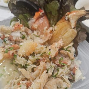 Andrea Aristegui Instagram - Cerrando un domingo hermoso en Punta de Choros! 
1. Caminata playera 🏃‍♀️‍➡️
2. Tarde de lectura frente al mar 🤓
3. Paila marina increíble del restaurante El Jony de Chañaral de aceituno 😍
4. Maravilla de Jaiba en el @rusticosteropuntadechoros 🫶
5. Déjenme aquí 💙🌊🐚☀️