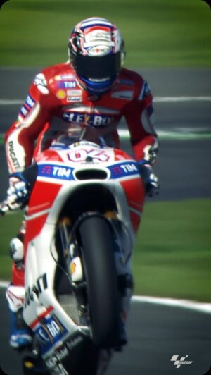Andrea Dovizioso Instagram - Victory number four of 2017 and the championship lead! 🙌 Getting the job done in Silverstone! 🥇 

#BritishGP 🇬🇧 #AndreaDovizioso #AD04 #MotoGP