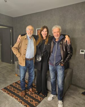 Andrea Frigerio Instagram - Esta noche tuve el honor de ver una Clase Magistral de Teatro con estos dos señores actores que me han hecho reír, pensar, reflexionar y emocionar hasta las lágrimas. Después de 11 años de éxito absoluto , la semana que viene termina Parque Lezama, creo que quedan muy poquitas entradas pero sino la vieron vayan a @elpoliteama , no se la pierdan por favor 🙏 es MARAVILLOSA.
Gracias queridísimos y admiradisimos #BetoBrandoni @eduardoblancook @campanellajuanjose y todos los genios que hacen #ParqueLezama inolvidable!♥️