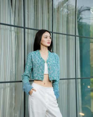 Andrea Kevichusa Instagram - My chic denim moment in @urbanic.official’s new collection. 👀🧚🏻‍♂️🩵