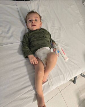 Andrea Quattrocchi Instagram - NADA te prepara para esto💔

Que difícil es ver a nuestros hijos enfermarse, internarse, que se sientan mal 🫠 Creo que es lo más difícil que nos toca como padres y seres humanos. Ver sufrir a un niño es increíblemente duro. 

Gracias por todos sus mensajes de cariño. Mauro esta mejor y esperamos irnos pronto a casa💪🙌