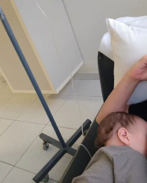 Andrea Quattrocchi Instagram - NADA te prepara para esto💔

Que difícil es ver a nuestros hijos enfermarse, internarse, que se sientan mal 🫠 Creo que es lo más difícil que nos toca como padres y seres humanos. Ver sufrir a un niño es increíblemente duro. 

Gracias por todos sus mensajes de cariño. Mauro esta mejor y esperamos irnos pronto a casa💪🙌