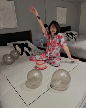 Andrea Torre Instagram - ✨ PYJAMA PARTY ✨

💋 @lorenacunda @dl_marcela @lau_torresgaribay @arimendoza0505 

🎽 @dressthepartysleepwear 
____
#ATH🍄 #andreatorre #pyjamaparty #amigas #nochedechicas #girls #friends #nigth🌙
