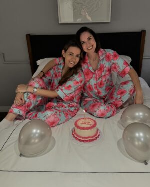 Andrea Torre Instagram - ✨ PYJAMA PARTY ✨

💋 @lorenacunda @dl_marcela @lau_torresgaribay @arimendoza0505 

🎽 @dressthepartysleepwear 
____
#ATH🍄 #andreatorre #pyjamaparty #amigas #nochedechicas #girls #friends #nigth🌙