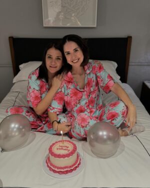 Andrea Torre Instagram - ✨ PYJAMA PARTY ✨

💋 @lorenacunda @dl_marcela @lau_torresgaribay @arimendoza0505 

🎽 @dressthepartysleepwear 
____
#ATH🍄 #andreatorre #pyjamaparty #amigas #nochedechicas #girls #friends #nigth🌙