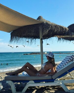 Andrea Verešová Instagram - Everybody needs some relax, sun, water and beauty complex full of collagen, vitamins and minerals. 
For example my favorite anti aging #beautycomplex and #hairbooster from @naiadabeauty #all #swissquality #swissmade 

Každý potrebujem slnko, relax,kopec lásky a samozrejme super vitamíny,minerály a hlavne kvalitný morský kolagen, či už v podobe dobrej stravy alebo v ich doplnkoch . 

Ozaj, už ste vyskúšali nadupaný morský kolagen od  NAIADA a chutné gumové  vitamíny? Do dennej dávky 2 cukríkov  dostali 15 účinných látok, ktoré sú nielenže chutné, ale aj účinné. Až 90 ks v balení✌️

Cukríky sú vhodné aj pre tých z Vás, ktorí nechcú každý deň zapíjať vitamíny/tabletky vodou - jednoducho si vezmete 2 cukríky kedykoľvek počas dňa a pochutnáte si, spojíte príjemné s užitočným. 💙

Naiada Beauty Hair pretože naše telo a Vaše vlasy si to zaslúžia👌🥰

🍀S kodom” LETO” zľava 10% 🌟

A mimochodom, plavky a šiltovka,ktoré sú mojou nutnou letnou výbavou sú od zn AVER @averfashionofficial 

#positivemind #positivelife #healthybody #happysoul #swimsuit #hat #aver @averfashionofficial