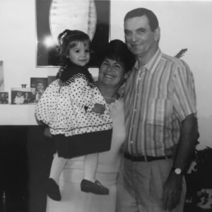 Andréanne Moran Instagram - Cette nuit l’une des personnes les plus importantes dans ma vie est partie au paradis 🕊️ 
ma grand-maman, mon amie, ma confidente.

Mon coeur est en miettes, mais quand je pense à la chance que j’ai eu de t’avoir dans ma vie pendant 31 ans je me trouve vraiment chanceuse. J’ai vraiment remporté le gros lot des grand-mamans 🤍 

J’ai le coeur gros quand je pense que tu ne me verras pas descendre l’allée le 31 Aout, mais une chose est sûre : je sais que tu seras dans mon coeur. 

Tu peux maintenant te reposer et aller retrouver ton grand amour, tu le mérites! 

Je t’aime pour toute la vie et encore plus 🤍🕊️🙏🏼