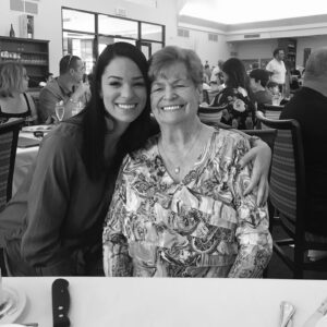 Andréanne Moran Instagram - Cette nuit l’une des personnes les plus importantes dans ma vie est partie au paradis 🕊️ 
ma grand-maman, mon amie, ma confidente.

Mon coeur est en miettes, mais quand je pense à la chance que j’ai eu de t’avoir dans ma vie pendant 31 ans je me trouve vraiment chanceuse. J’ai vraiment remporté le gros lot des grand-mamans 🤍 

J’ai le coeur gros quand je pense que tu ne me verras pas descendre l’allée le 31 Aout, mais une chose est sûre : je sais que tu seras dans mon coeur. 

Tu peux maintenant te reposer et aller retrouver ton grand amour, tu le mérites! 

Je t’aime pour toute la vie et encore plus 🤍🕊️🙏🏼