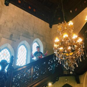 Andrei Soares Alves Instagram - Estou no castelo de hogwarts! Você gosta de Harry Potter?