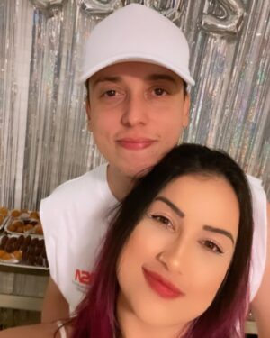 Andrei Soares Alves Instagram - Obrigado 2022 e Feliz 2023, um beijo da família LuPok ❤️
