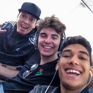 Andrei Soares Alves Instagram - Uma pequena parte dessa família gigante que está junta a muito tempo!