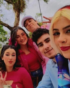 Andrei Soares Alves Instagram - O meme virou realidade ! Parabéns a mamãe @funbabe e ao papai @tilteddy