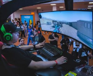 Andrei Soares Alves Instagram - Olha essa cadeira que incrível que joguei na Brasil game show!
🔥 você gostaria de ter uma dessa?