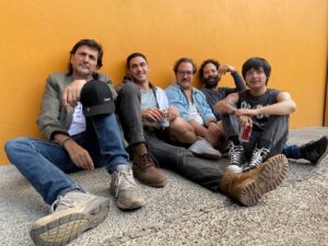 Andrés Almeida Instagram - Boy Band? K Pop? Equipazo eso si! #cóyotl