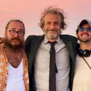 Andrés Almeida Instagram - @bardomovie ya en @netflix @netflixlat @netflixes @netflixmx @muynetflix a partir de hoy!!! Inmersión cinematográfica imprescindible. De la mente de #alejandrogonzalezinarritu una de las miradas más grandes del cine contemporáneo. Imperdible. Aquí con mi actor favorito de México, complice y mentor, @danielgimenezcacho . Por ahí otro genio y creador del documental que espero veamos pronto @sebastianhofmann_ Aviéntense un clavado a la inmensidad!