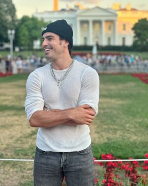 Andrés Mejía Vallejo Instagram - ✈️ to #Russia 🇷🇺 Life can really surprise you overnight. Last week I got cast to be on a TV competition show for athletes filming in #moscow . Once again, life presents me with a mental and physical challenge. Today, I landed in #WashingtonDC and my Russian visa was approved. I’m flying tomorrow to Russia to represent the #UnitedStatesOfAmerica as an athlete, along with these other 3 amazing athletes: @emilyhayden @hollywoodladyj @adotty10 . Very thankful with @primeproductions_la and @crystalmgmt for the opportunity. I’m very grateful for the events that have taken place in the last few days. 🏃🏽‍♂️🇺🇸🏋🏼 See you soon Russia.