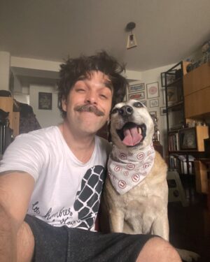 Andrés Salas Instagram - Adivinan quien es el recién bañado???
☺️🥸🐶🛁🧼
@tangoalmango #tumamácalata #tumamácanina #tumamárecienbañada