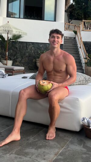 Andrew Neighbors Instagram - My coconuts r sunburnt @lasvillaspv
