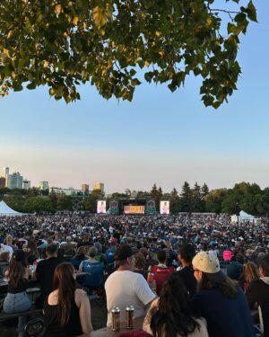 Andrew Schulz Instagram - That’s a lot of people… Edmonton you’re the best, even the people that wanted bike lanes 😂 💪❤️

@shanemgillis you beast, leave the Targaryen alone ✊🏿

CAT COW.