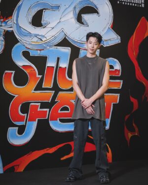 Andy Huang Instagram - 😎🚶🏻‍♂️‍➡️

Jewelry: @fe3c_official 

#gqstylefest