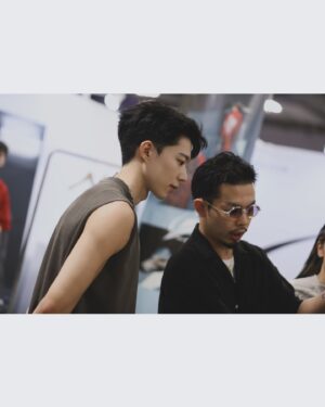 Andy Huang Instagram - 😎🚶🏻‍♂️‍➡️

Jewelry: @fe3c_official 

#gqstylefest