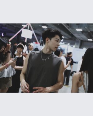 Andy Huang Instagram - 😎🚶🏻‍♂️‍➡️

Jewelry: @fe3c_official 

#gqstylefest