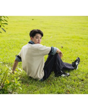 Andy Huang Instagram - 這季節，New Balance RC42 陪我度過每一個炎熱的日子，讓我的夏日步伐，輕盈而自在。無論是休閒日常還是上班通勤，都能一搭即合。

RC42融合了復古與現代，皮革細節搭配麂皮點綴，既顯時尚又不失舒適。它能輕鬆搭配各種穿著，無論是正裝還是休閒褲，都能輕鬆駕馭。

想跟我一起體驗RC42隨性的自在嗎？快到門市試穿，感受它的百搭魅力吧！

#自在型走NB一搭即合 #NBRC42