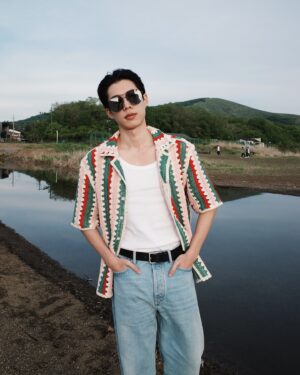 Andy Huang Instagram - 幸運的遇到一隻比我還愛拍照的天鵝 🦢
#山中湖