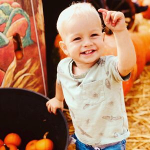 Andy Puddicombe Instagram - Leo down at the pumpkin patch 🎃🎃🎃