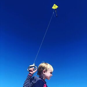 Andy Puddicombe Instagram - Blue sky kite flying with Harley 💙 (pic courtesy of Mrs P) #bluesky