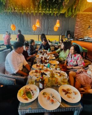 Aneek Dhar Instagram - Brunch on a rainy afternoon with my family ❤️ @debaleenadhar #birthdaylunch