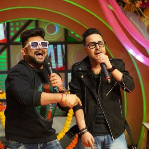 Aneek Dhar Instagram - আজ থাকছি @zeebanglaofficial #Didino1 এ special জেলার সেরা Grand Finale episode এ । দেখতে ভুলবেন না , ঠিক রাত 8:30 pm
•
#emonchatterjee #didino1 #aneekdhar #rachanabanerjee #insta #instagram #instapost #grandfinale #specialepisode #indianidol #saregamapa