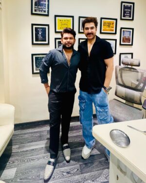 Aneek Dhar Instagram - Just love to sit, listen and discuss things with dada @jeet30 in his office. Love the vibe ❤️🔥 Best wishes for #Boomerang and all upcoming projects. 😇🤞#ForeverWidda