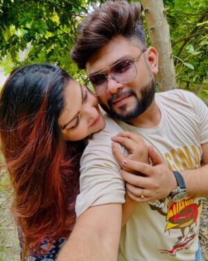 Aneek Dhar Instagram - এক বাচ্চা ঘুমিয়ে আছে, আরেকটিজন স্কুলে…
এই ফাঁকেও না বেরোলে, সবই যাবো ভুলে 😜😅🫰❤️🧿