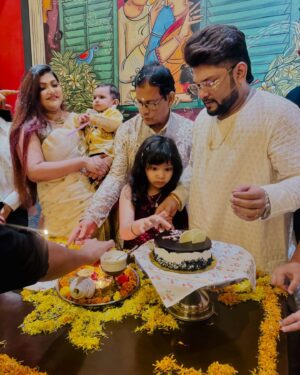 Aneek Dhar Instagram - My family, my biggest strength ❤️🤗🙏⭐️ #EidMubarak