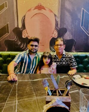 Aneek Dhar Instagram - Thank you so much Vanita ji for a wonderful Father’s Day lunch at warehouse cafe. My father conveyed his blessings and best wishes to you & Amit ji for the delicious birthday cake ❤️⭐️🙏😇 See you soon ❤️ #Fathersdaylunch #Dadsbirthdaylunch @worldofaadya @vanitabajoria