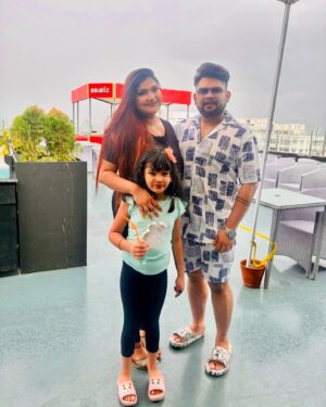 Aneek Dhar Instagram - Brunch on a rainy afternoon with my family ❤️ @debaleenadhar #birthdaylunch