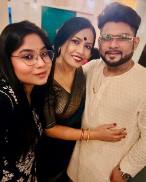Aneek Dhar Instagram - My family, my biggest strength ❤️🤗🙏⭐️ #EidMubarak