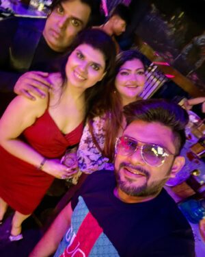 Aneek Dhar Instagram - Living the nite with my favourite people 🔥🥂❤️ Much much love to @indrani_dutt & @supratim_akaash_paul for having us tonite. Great fun we had 🙌
