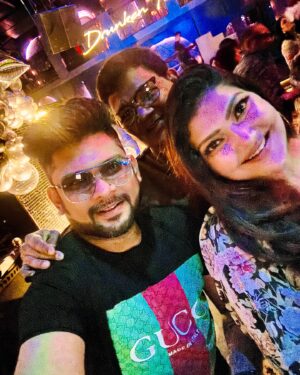 Aneek Dhar Instagram - Living the nite with my favourite people 🔥🥂❤️ Much much love to @indrani_dutt & @supratim_akaash_paul for having us tonite. Great fun we had 🙌